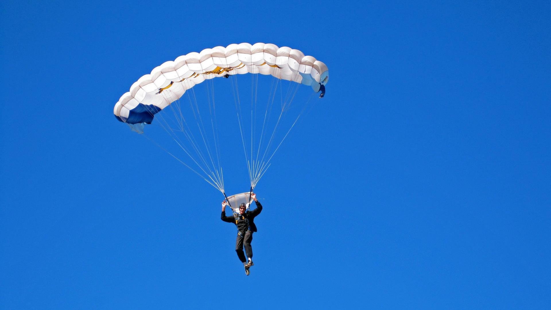 血色蓝衣，努涅斯在蒙得维的亚的暴雨中，为乌拉圭凿开命运之门